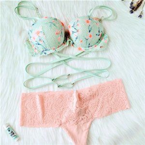 ~VICTORIA SECRET'S PINK SET~ PUSH-UP BRA + THONG~